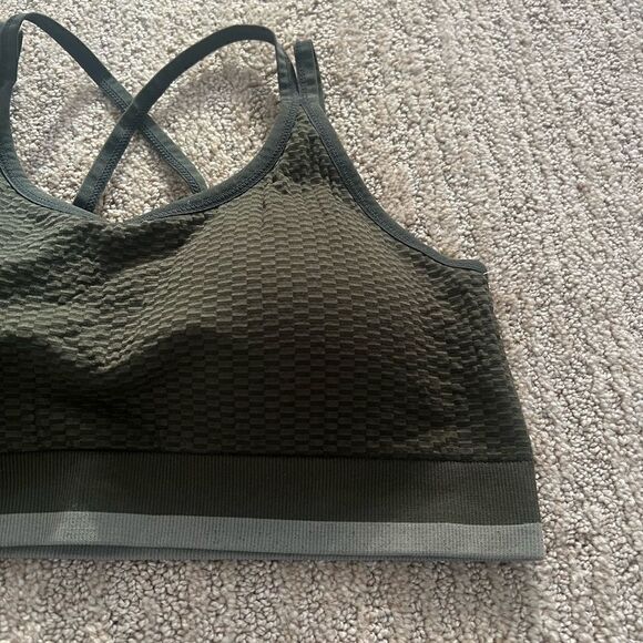 Zella Green Textured Criss Cross Sports Bra - Picture 3 of 5